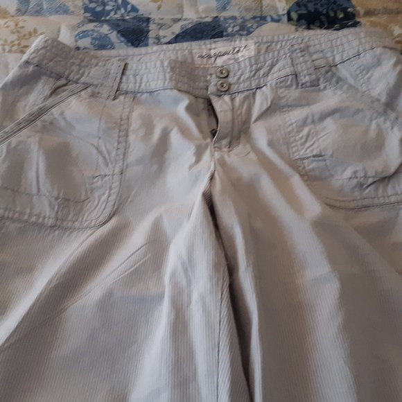 SALE EUC Aeropostale Grey Shorts/Skimmer 7/8 - Picture 10 of 12